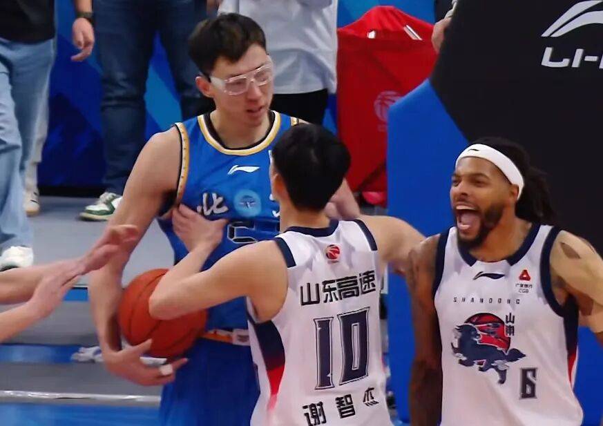 爱游戏-关于又见绝平！川崎前锋与迈阿密热火鏖战至终场，周琦读秒救主的信息